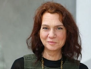 «Η Τουρκία θυμίζει τη ναζιστική Γερμανία» δηλώνει αυτοεξόριστη Τουρκάλα συγγραφέας